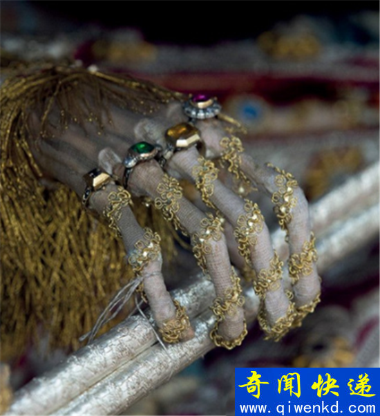 印第安纳州头骨 金银陪葬现史上最奢侈骷髅墓葬
