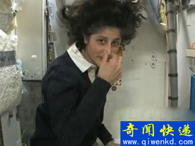 女宇航员在太空竟是这样如厕