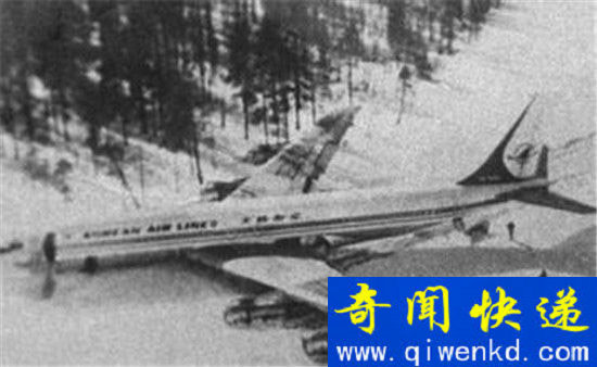 飞机误入时空隧道 竟穿越到3000年前!