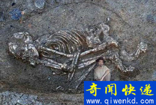 人类史前文明揭秘:巨人骨骸竟是外星人化石