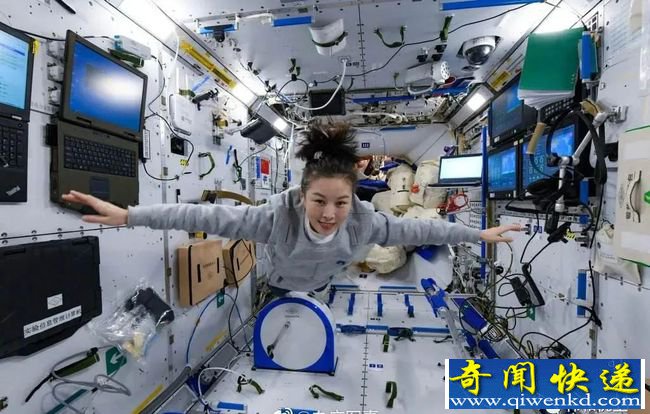 神十三航天员在太空授课