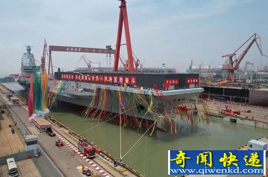 中国第三艘航母下水 命名福建舰