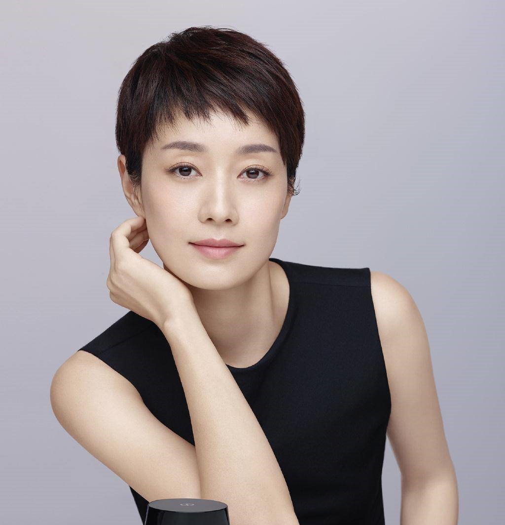 马伊俐短发图片盘点,比长发时的造型更有女人味!