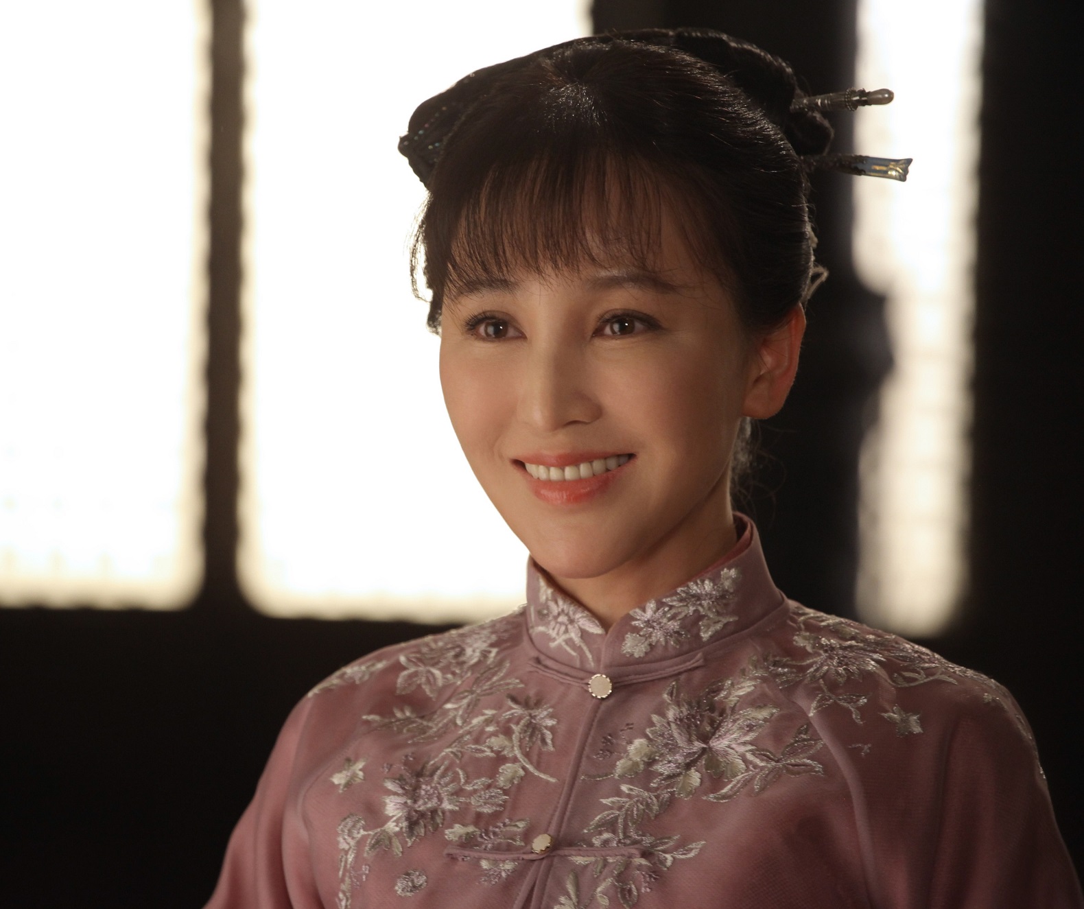岳丽娜个人资料及图片,19岁与男友私奔生3胎(婚后20年恩爱如初)