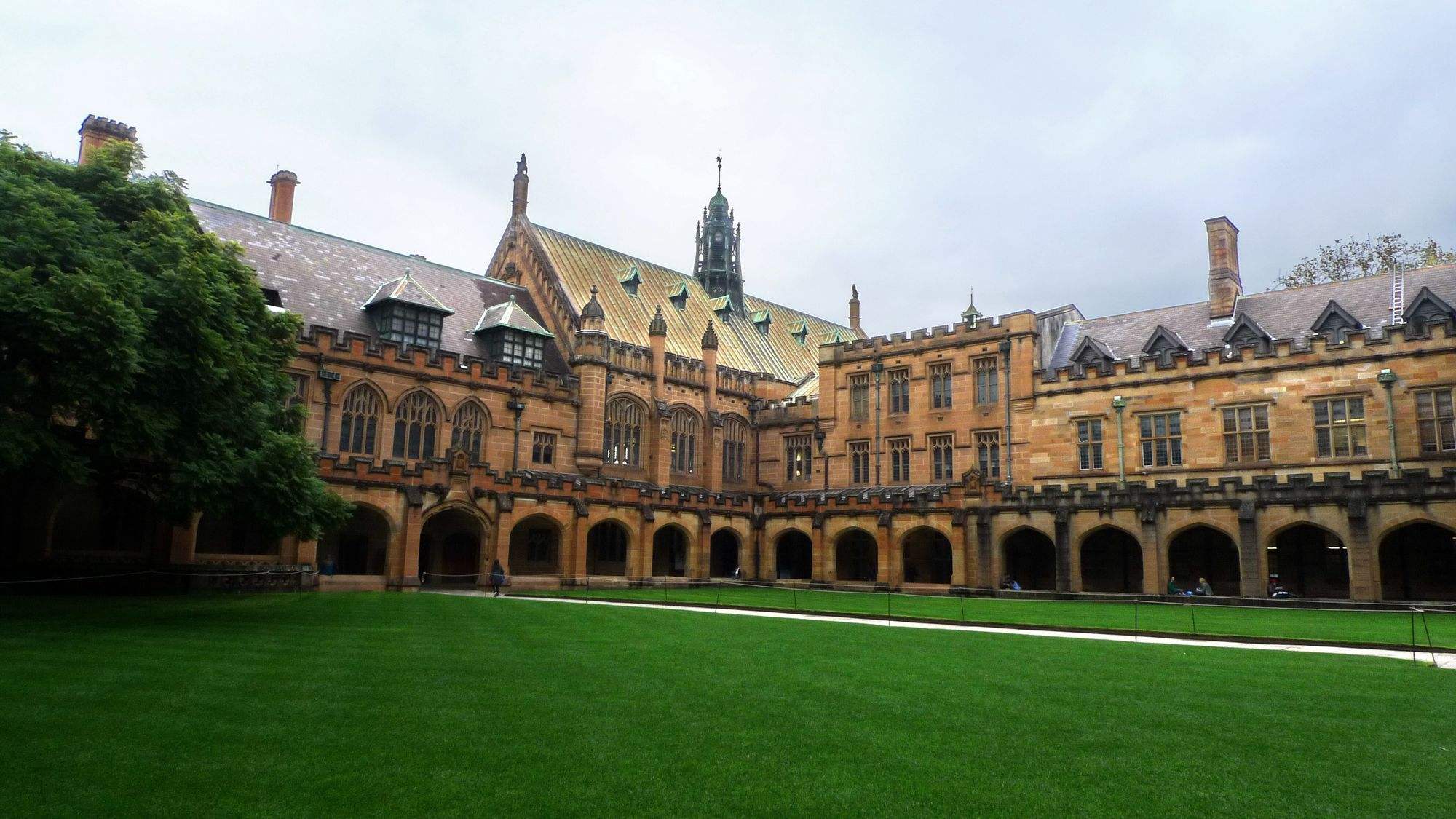 悉尼大学校报用女性外阴图片做封面
