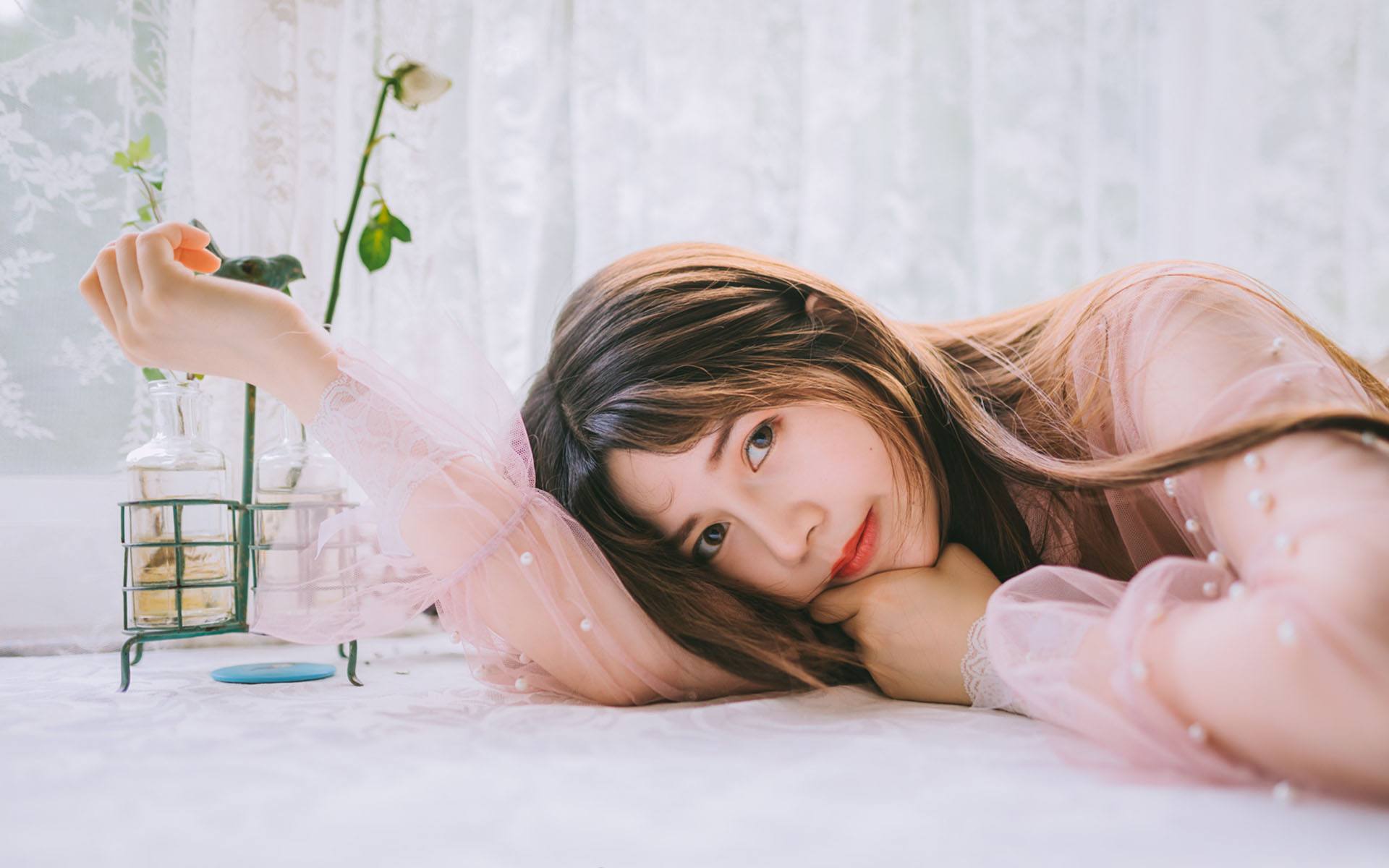 坐在公车最后一排被强