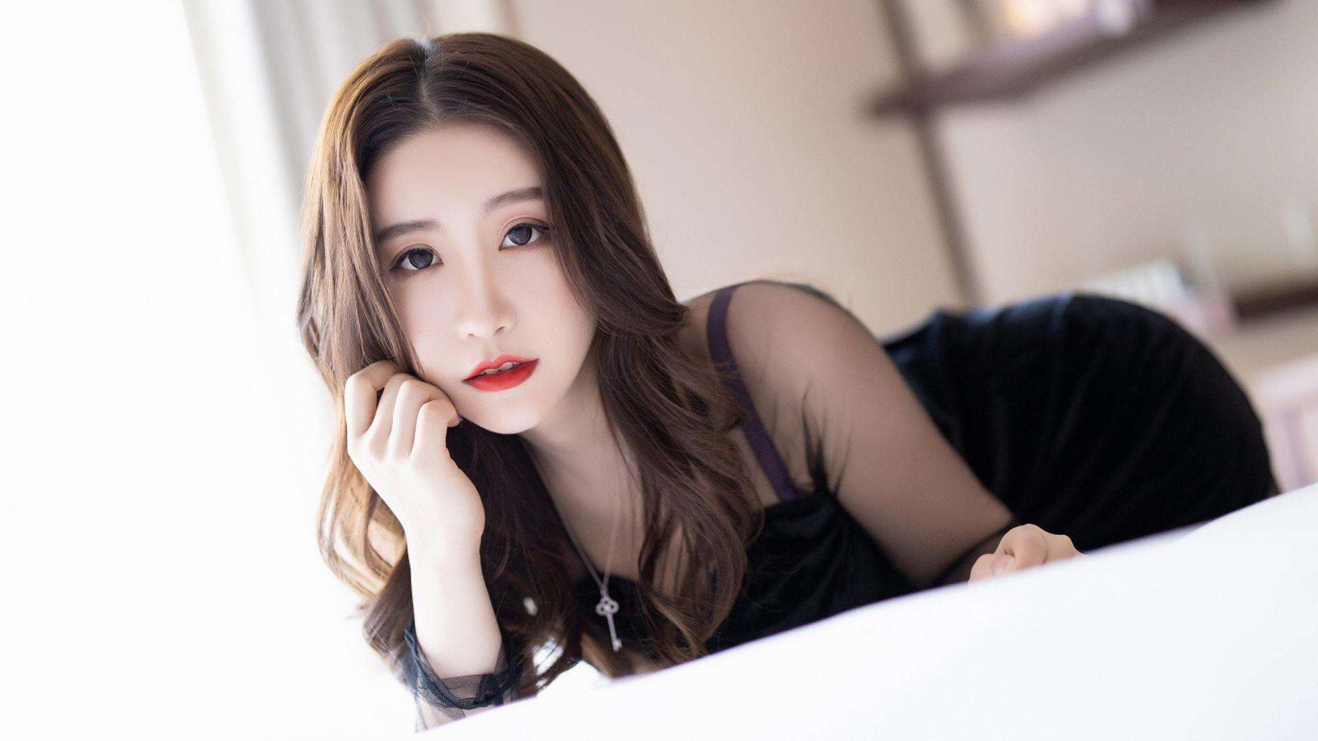 拥抱碰到了男生的那个怎么办
