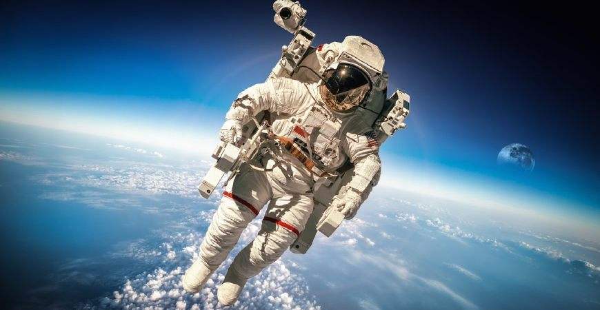 太空浮尸真实性(太空漂浮的5个人)