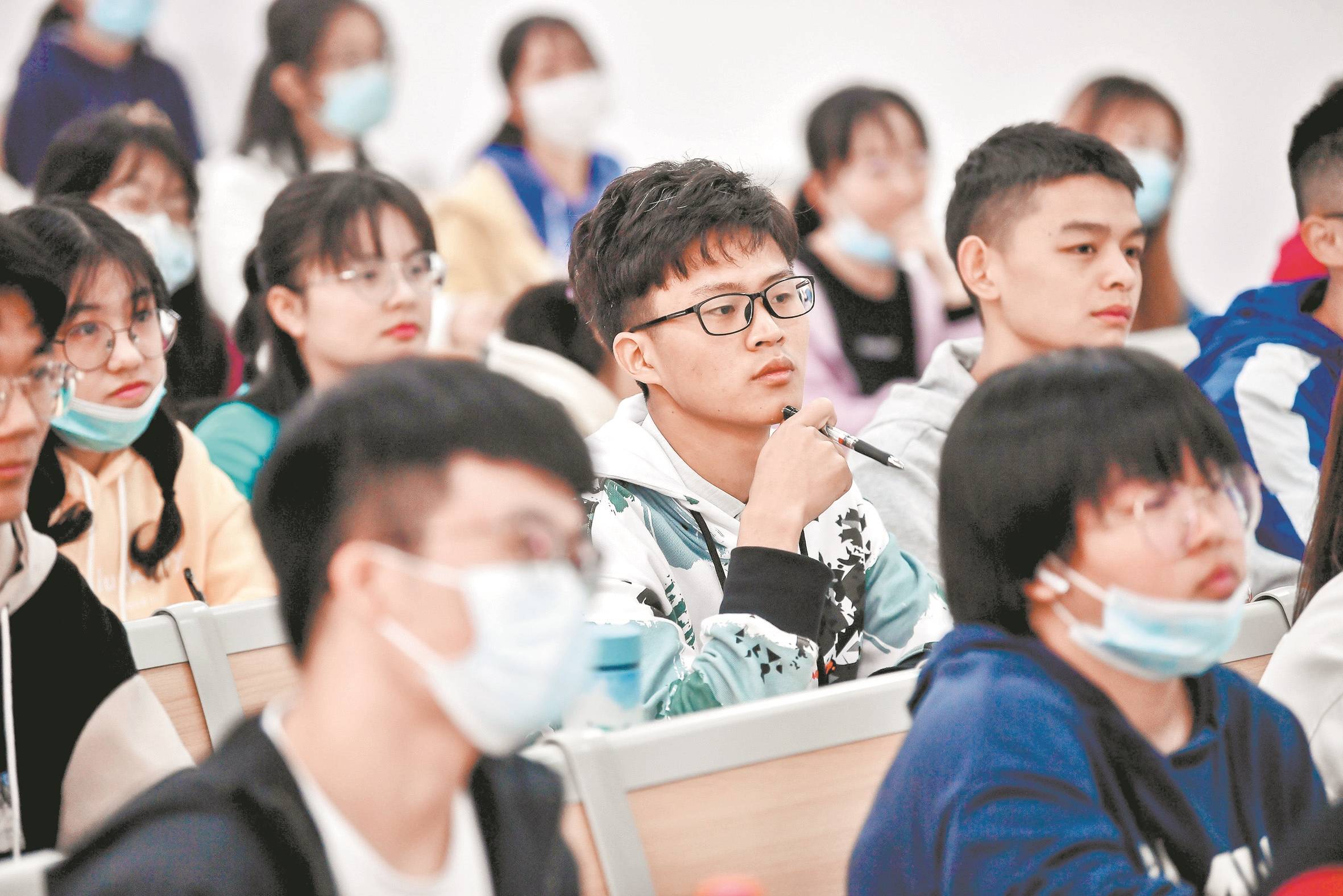 全国大学文化程度人口超2.18亿