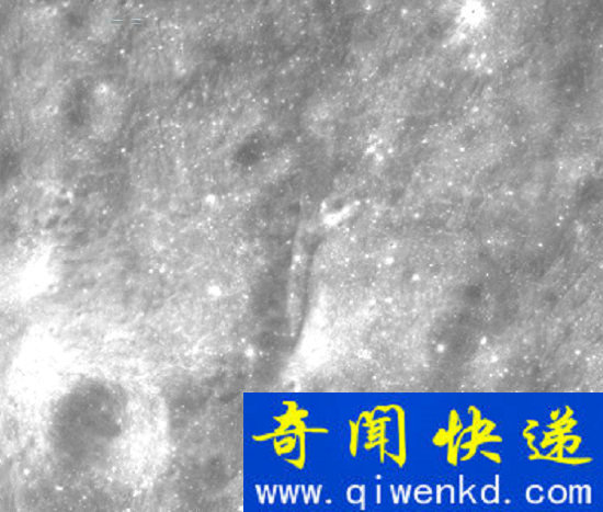 月球惊现巨型飞船残骸