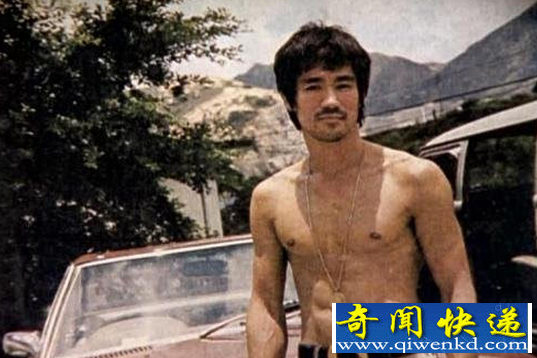 年轻时的李小龙