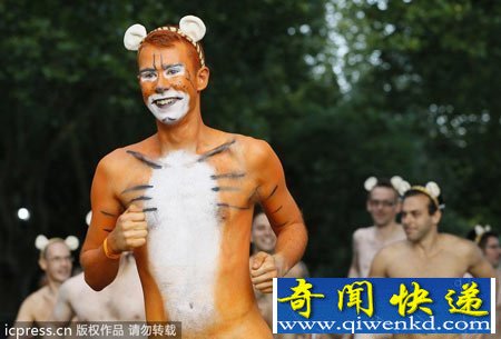 伦敦300名动物保护者裸跑为苏门答腊虎筹款(图)