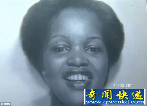美国费城现年50岁的雪洛琳,被通报失踪两天后,警方发现一具女尸符合其特征,亲友透过照片也指认女尸即为雪洛琳,但在葬礼后的13天,雪洛琳竟又突然出现,亲友才发现葬错人。