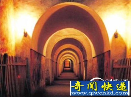 ������Ĺ ����һ��Ů���������ǧ���Ĺ֮��