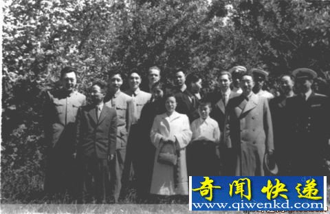 苏联空军获得“保卫上海”奖章