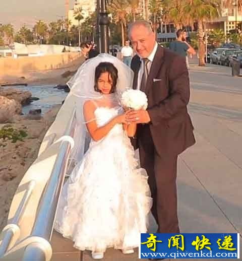 12岁女孩和老人拍婚纱照 路人反应各不相同