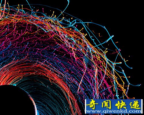 小摄影 大世界 油漆造“黑洞”