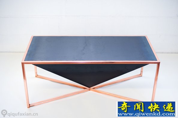 倒过来的“金字塔” Pyramid桌子