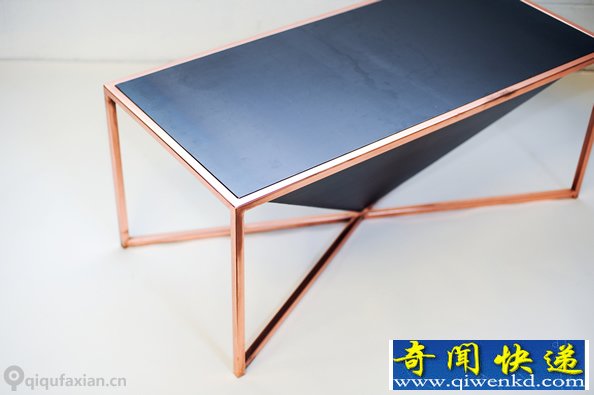 倒过来的“金字塔” Pyramid桌子