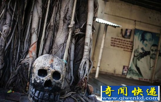 印度食人族:用头骨喝水 以尸体为床