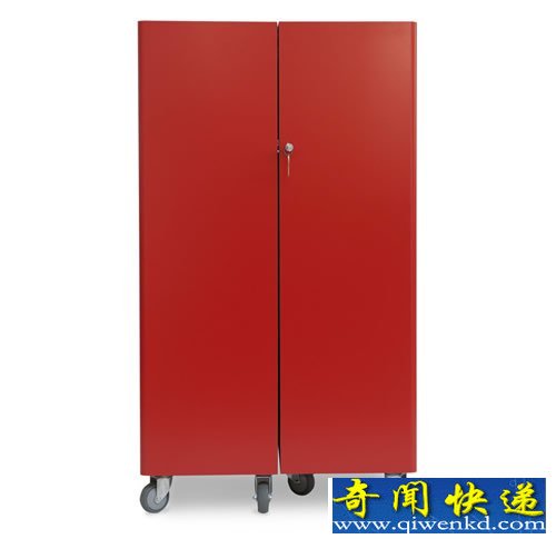 姐妹参观英王宫手机无意拍到“女鬼” 令人毛骨悚然