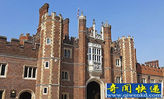 姐妹参观英王宫手机无意拍到“女鬼” 令人毛骨悚然