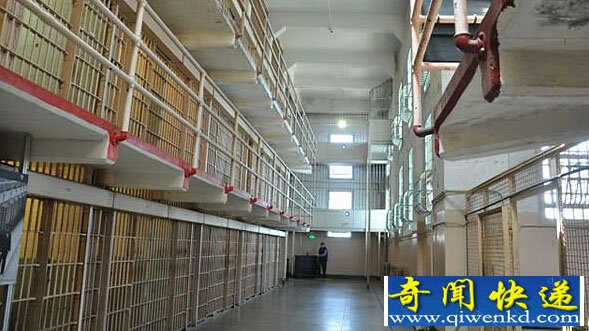租客称屋内拍到“女鬼”欲退房 房东被吓到忙烧纸钱