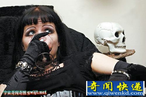 德现诡异嗜血怪人相互吸人血似吸血鬼