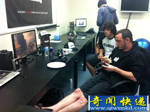 连续打游戏135小时累得够呛 打破世界纪录