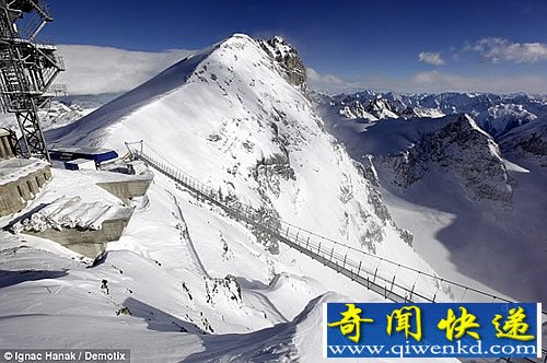 在空中漫步 世界上最可怕最高的悬索桥 花费100万英镑建成