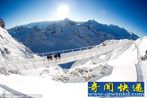 在空中漫步 世界上最可怕最高的悬索桥 花费100万英镑建成