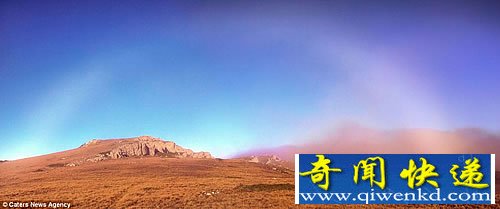 白色雾虹美景非常的壮观 就像“另一个世界的大门”