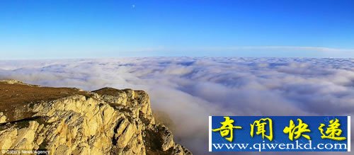 白色雾虹美景非常的壮观 就像“另一个世界的大门”