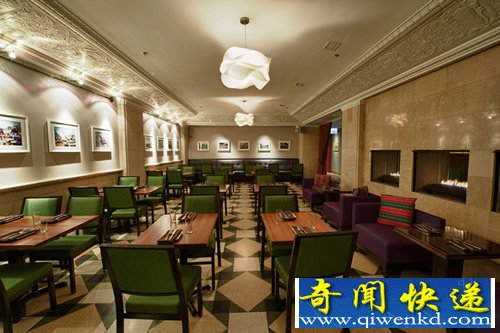 废弃金库变身餐厅 无数的小保险箱和厚重的金库大门