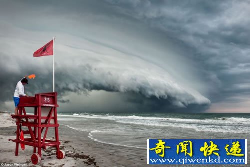 暴风雨就要来了 摄影师捕捉到奇异的云称之为“shelf cloud”