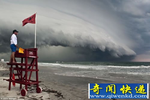 暴风雨就要来了 摄影师捕捉到奇异的云称之为“shelf cloud”