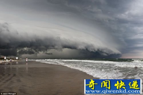 暴风雨就要来了 摄影师捕捉到奇异的云称之为“shelf cloud”
