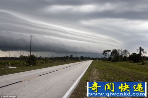 暴风雨就要来了 摄影师捕捉到奇异的云称之为“shelf cloud”