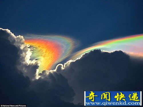 惊人美丽罕见的“火烧彩虹云” 像是一个绚烂多彩的空中飞碟