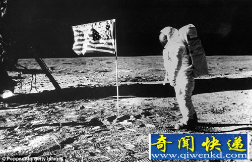阿姆斯特朗历史上第一个登上月球并在月球上行走的人