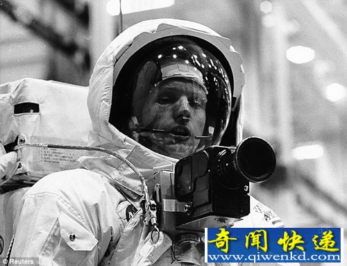 阿姆斯特朗历史上第一个登上月球并在月球上行走的人