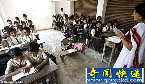 患有“软骨发育不全症”身高只有61.95厘米 世界上最矮的成年女性