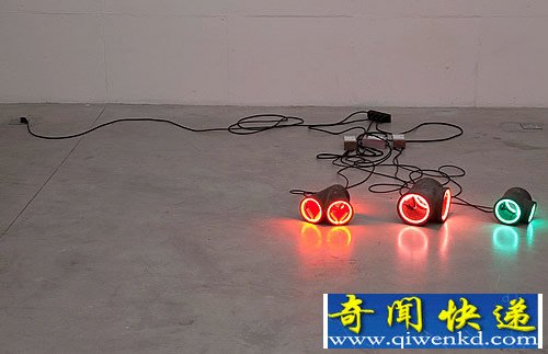 slugfest 被遗弃的灯光 废金属作为作品的主要材料