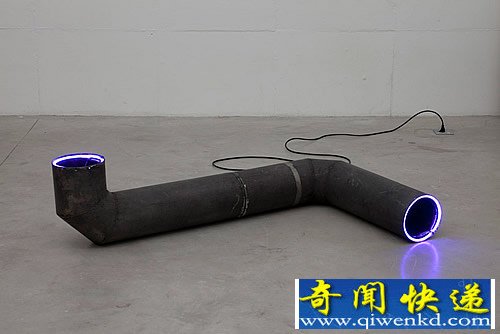 slugfest 被遗弃的灯光 废金属作为作品的主要材料