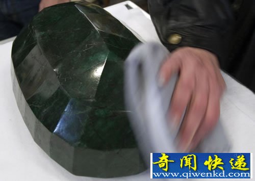 57500克拉 世界最大的祖母绿 价格也是相当的不菲