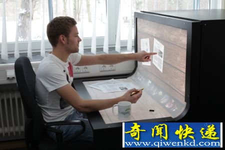 未来的办公桌 电脑与桌子一体化不是梦