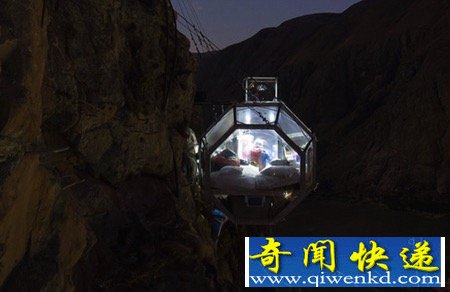悬崖上的胶囊旅馆
