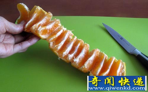 教你如何巧妙的将桔子切成长条型