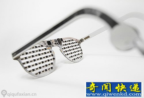 可编程的太阳眼镜 闪闪的174颗LED拥有不同的显示效果