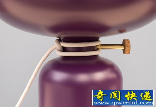 油灯的灵感 Table Lantern台灯 整体设计和颜色很有现代感